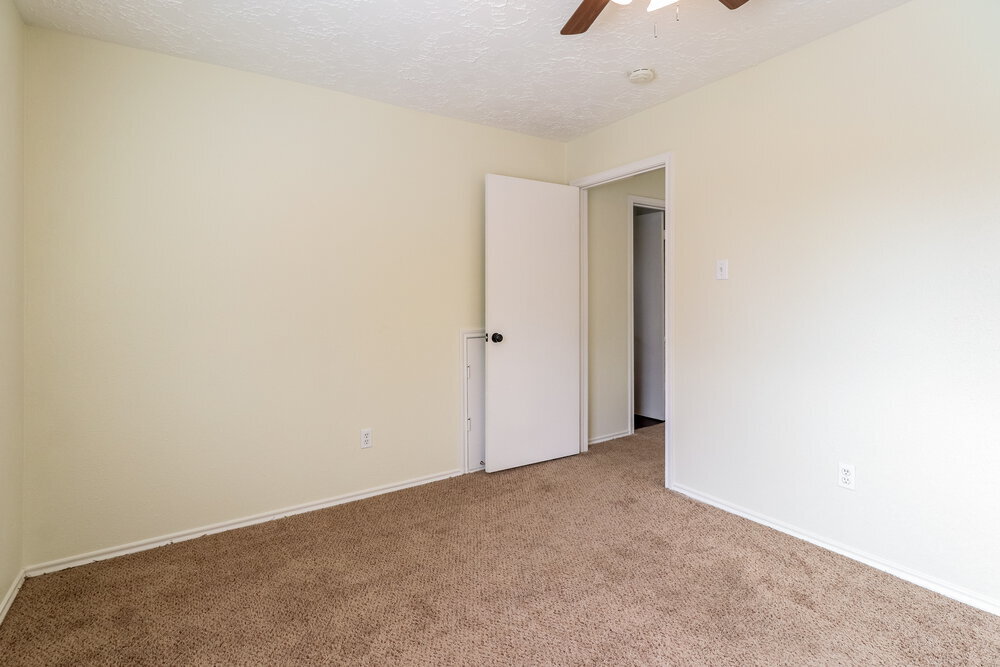 Building Photo - 20110 River Brook Dr