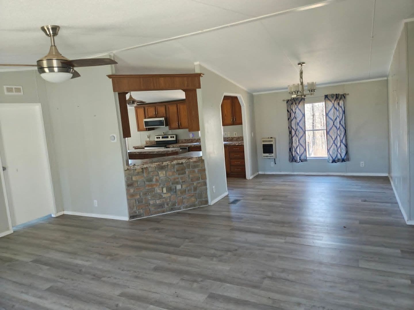 Building Photo - 15500 Low Gap Rd