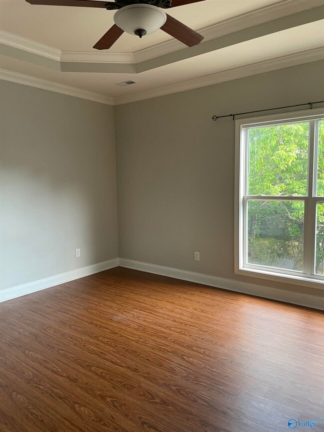 Building Photo - 212 Treetop Dr SE