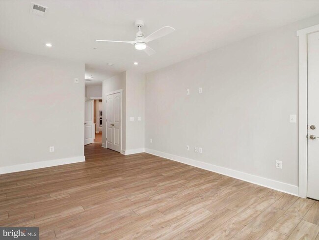 Building Photo - 170 Harrier Wy