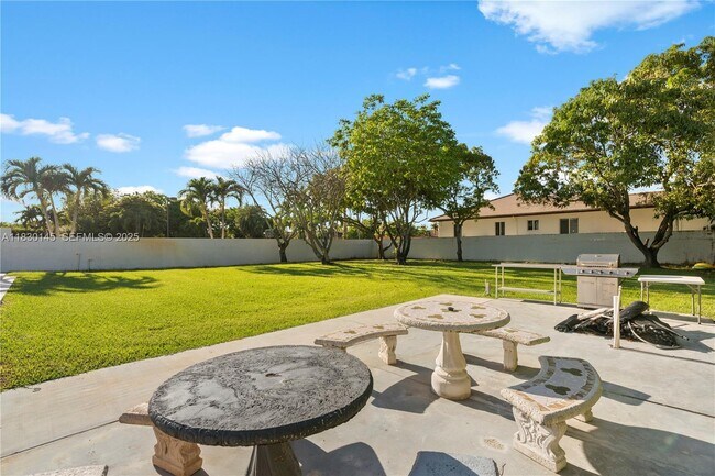 Building Photo - 13815 SW 38th St