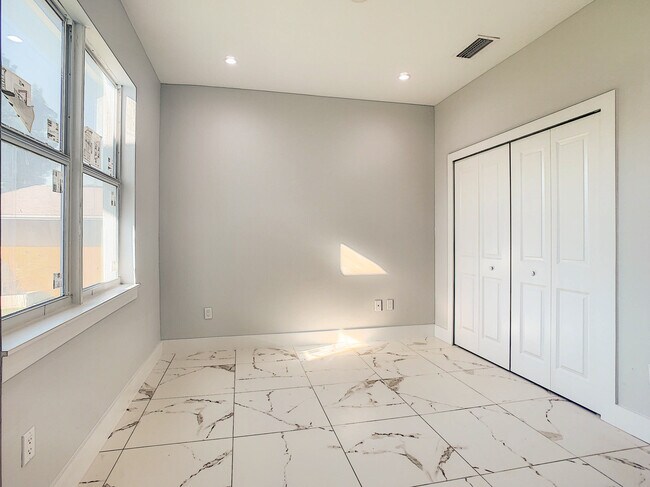 Building Photo - 5237 Jennings St