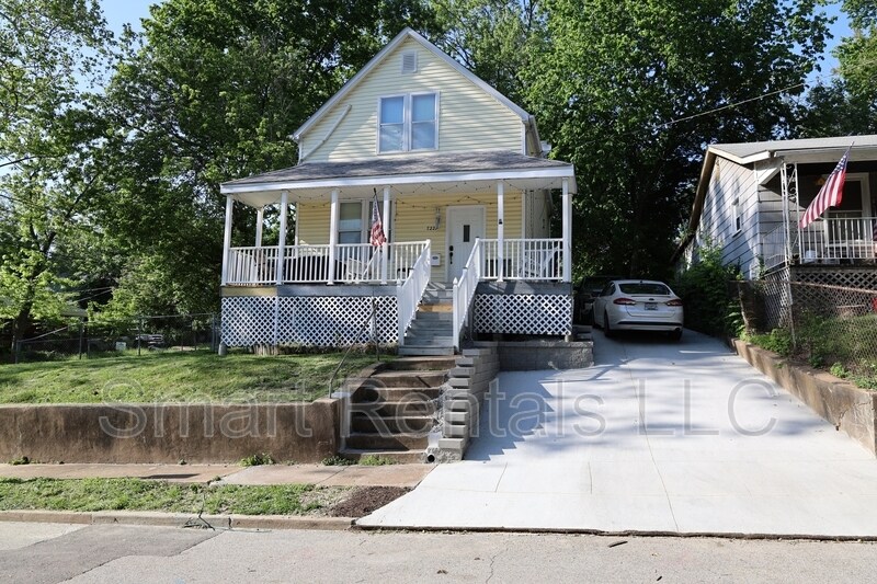 Building Photo - 7221 South St