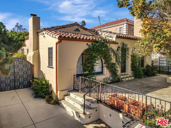 Building Photo - 10587 Holman Ave