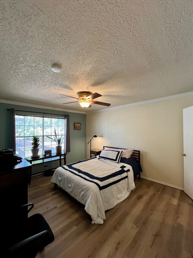 Building Photo - 3200 W Britton Rd