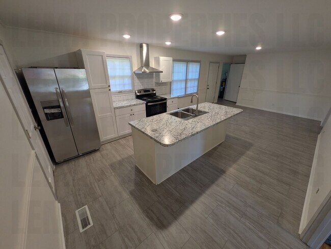 Building Photo - 4612 Daugette Dr NW