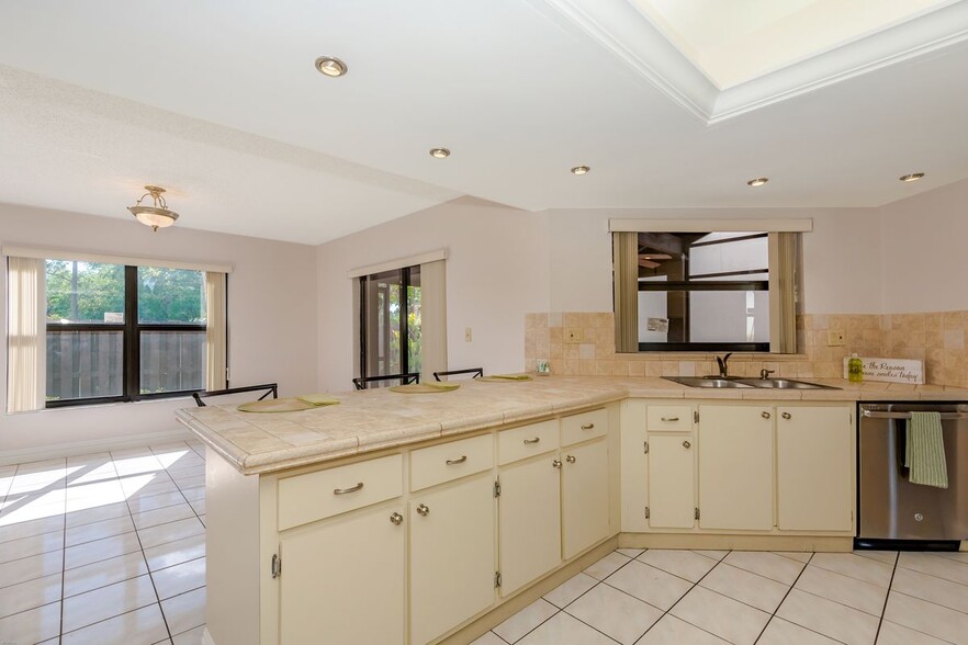 Building Photo - 9025 SW 112th Ct