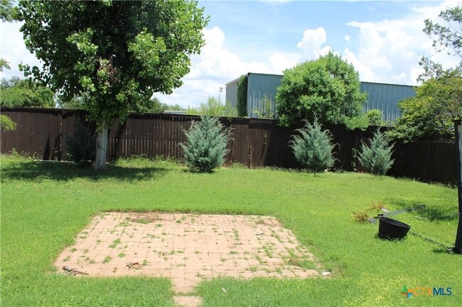 Building Photo - 167 Chering Dr