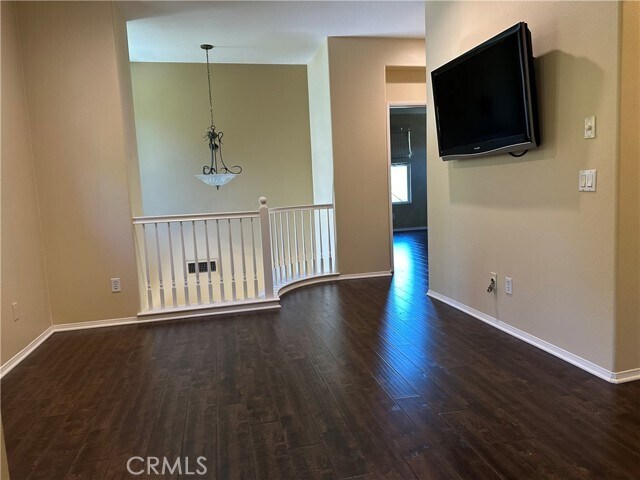 Building Photo - 351 Tall Oak