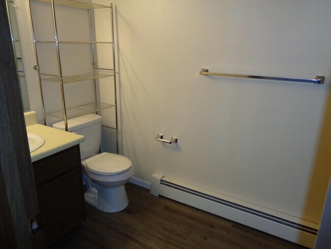 Building Photo - 2510 Louanna St