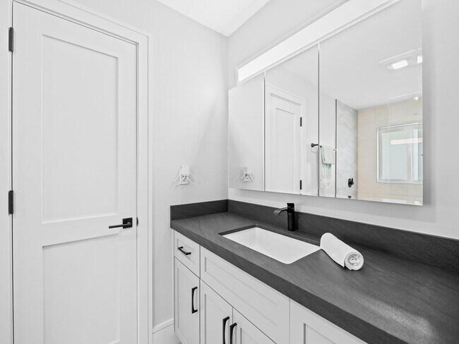 Building Photo - 2754 NE 31st Ct