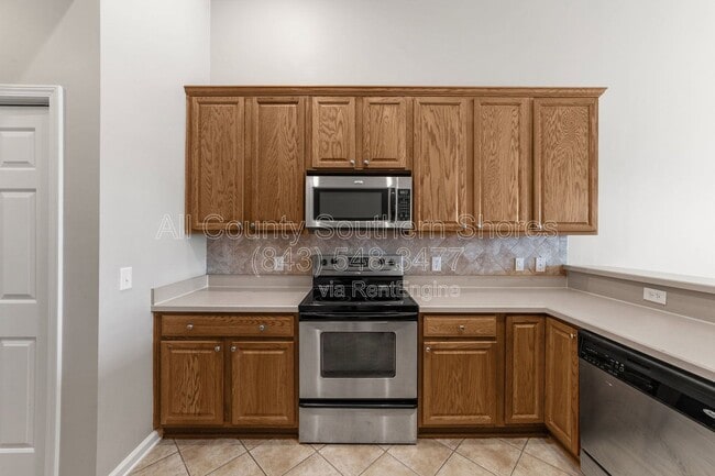 Building Photo - 264 Viareggio Road