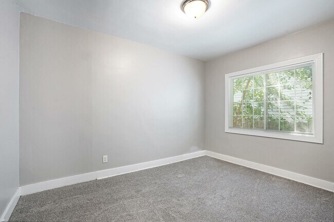 Building Photo - 459 Dickinson St SE