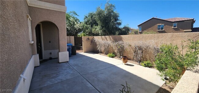 Building Photo - 933 Ambrosia Dr