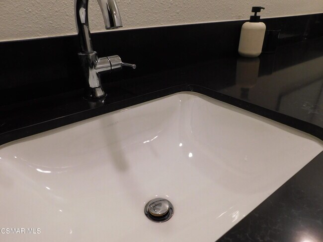 Building Photo - 30024 Quail Run Dr