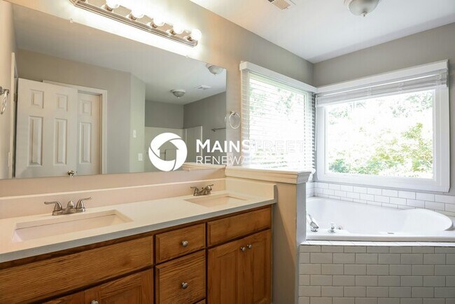 Building Photo - 3 Bedroom Pet-Friendly Home in Greensboro, NC with Main Street Renewal