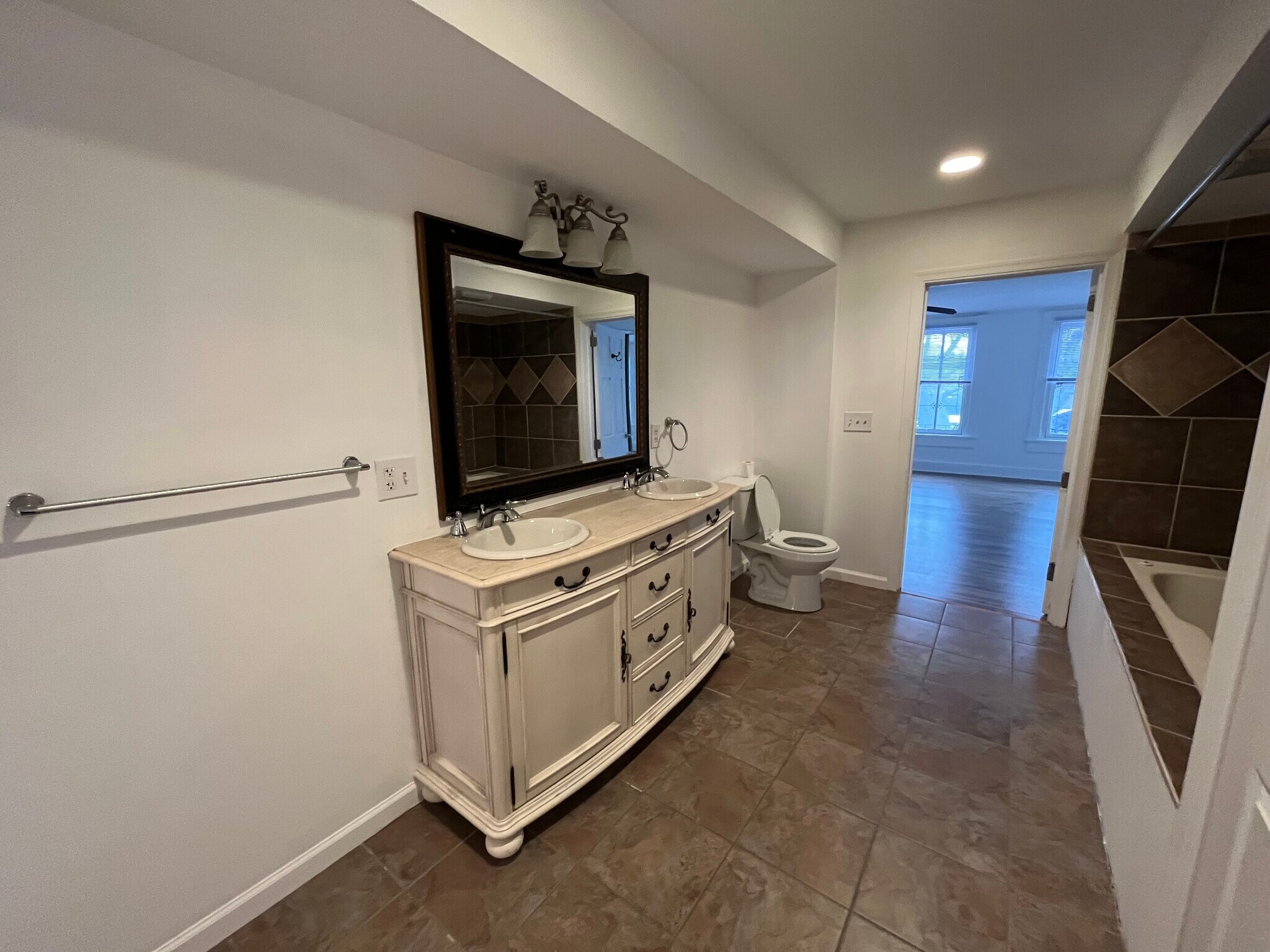 Building Photo - 448 N Queen St