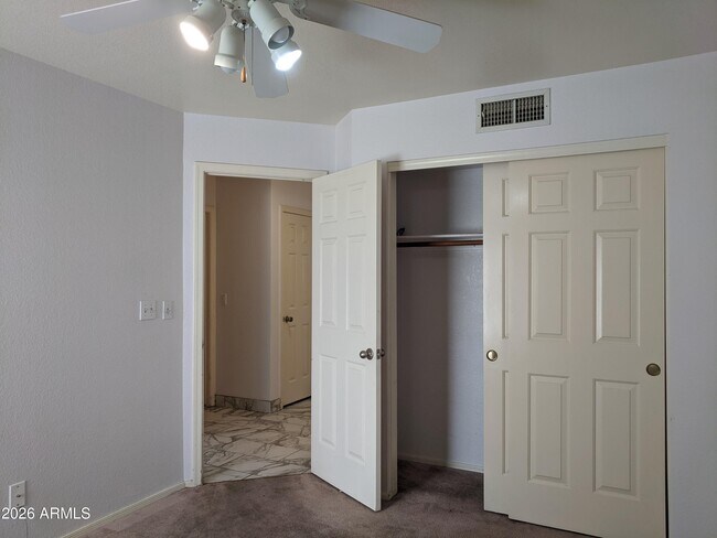 Building Photo - 1321 N Jamaica Way