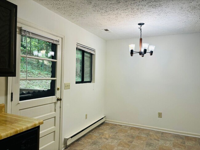 Building Photo - 1813 Gardenspring Dr