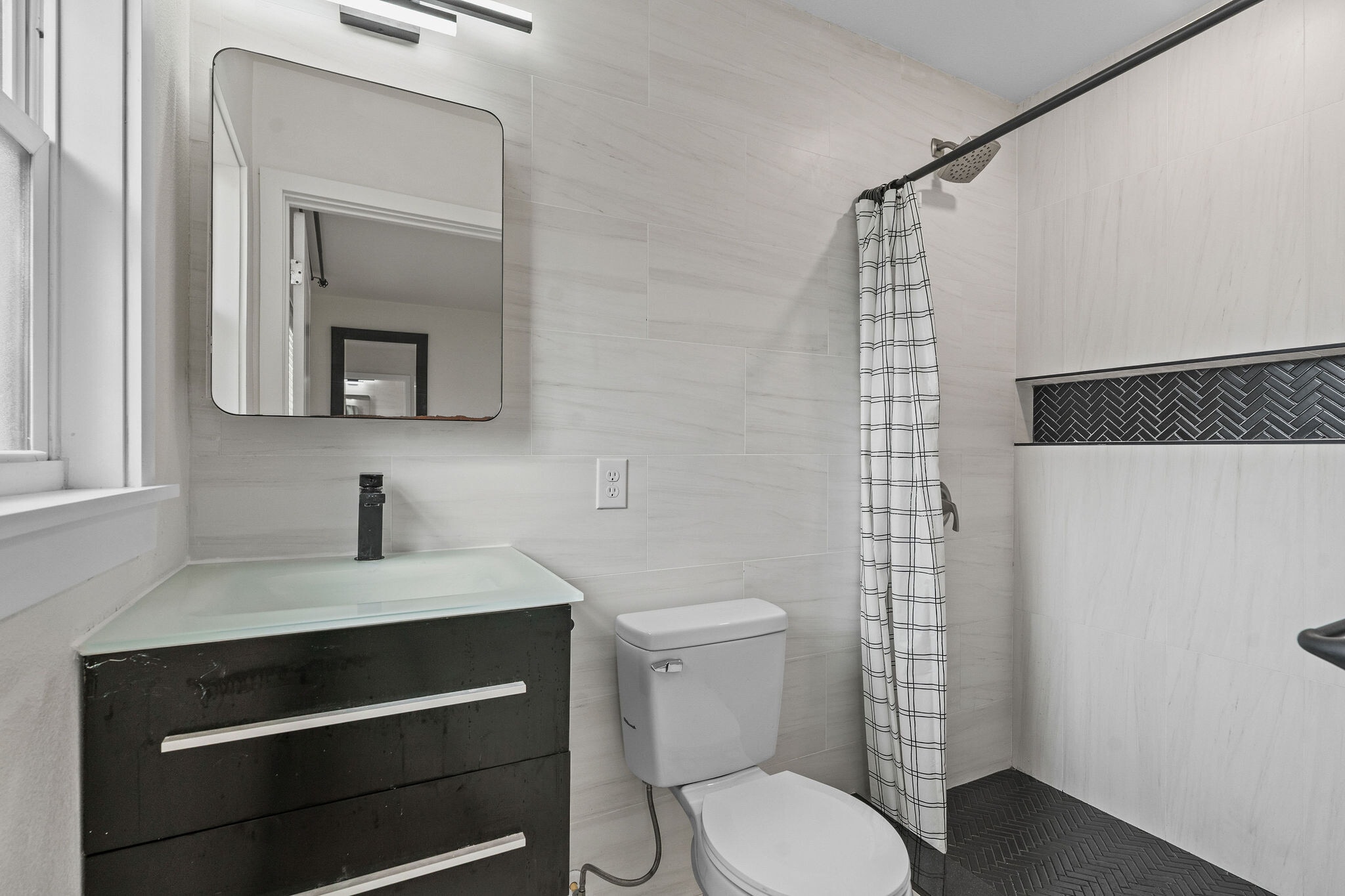 Building Photo - 1401 Drew St