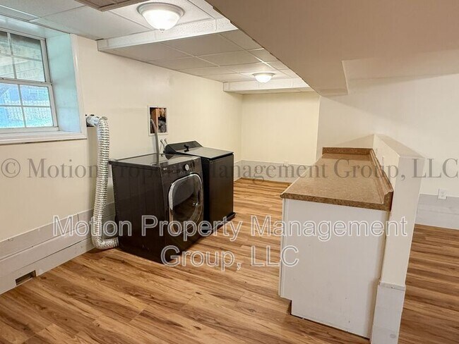 Building Photo - 2502 Little John Trail SE