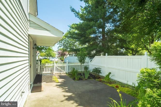 Building Photo - 1659B Trellis Cir