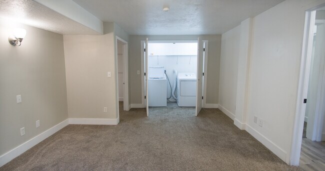 Building Photo - 1084 E 3400 N