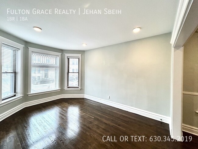 Building Photo - 910 W Addison St