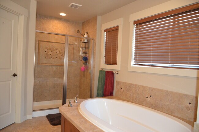 Building Photo - 11031 Muirwood Way NE