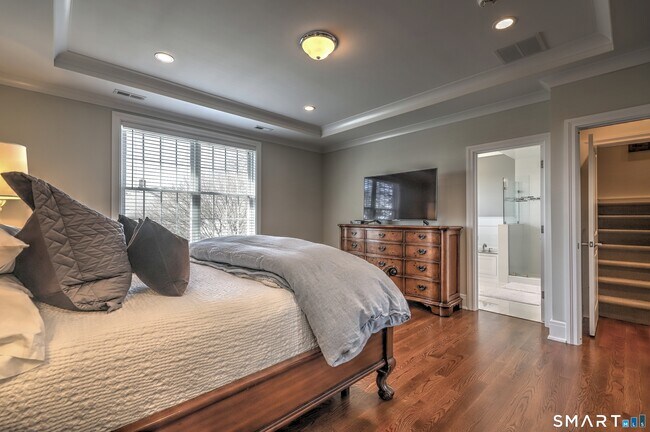 Building Photo - 30 Narrow St