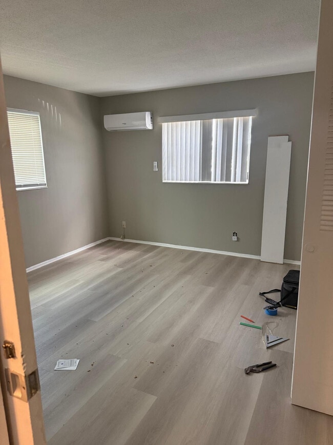 Building Photo - 1480 E Sample Rd