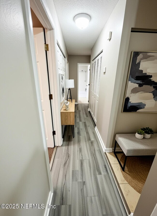 Building Photo - 8880 Old Kings Rd S