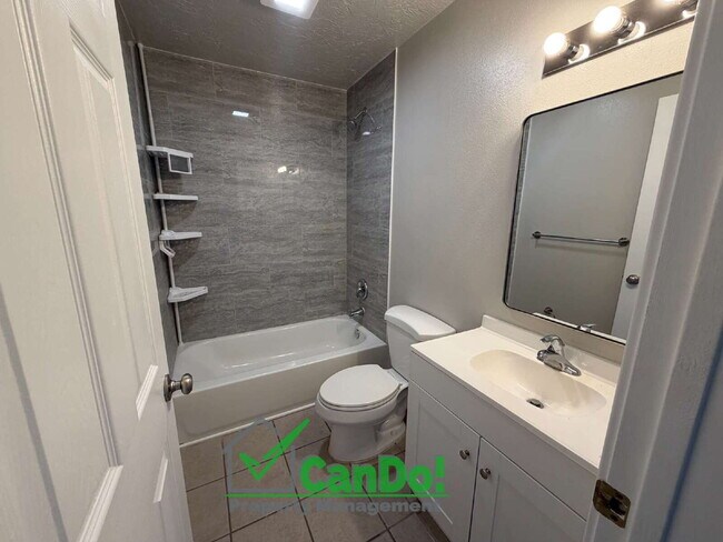 Building Photo - Now Available! Freshly Remodeled 2 bedroom, 1 bathroom apartment in Blackfoot with Fiber Internet.