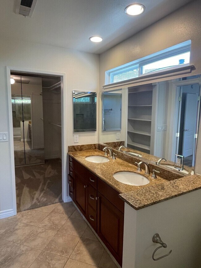 Building Photo - 3246 Medicine Bow Ct