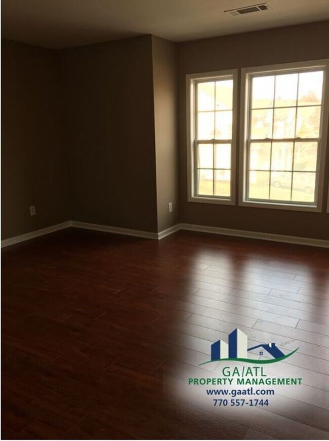 Building Photo - Large 4-bedroom house in the SECKINGER clu...