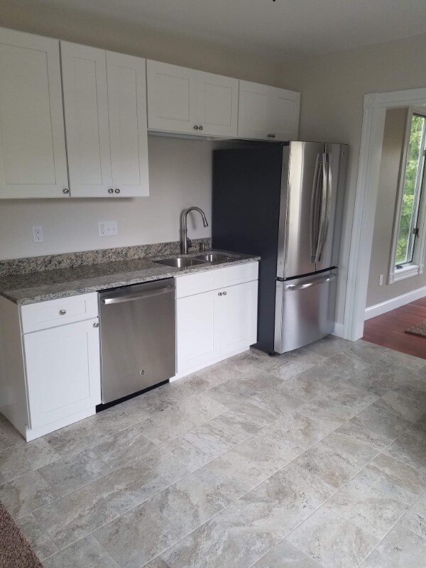 Building Photo - 127 Bartlett St