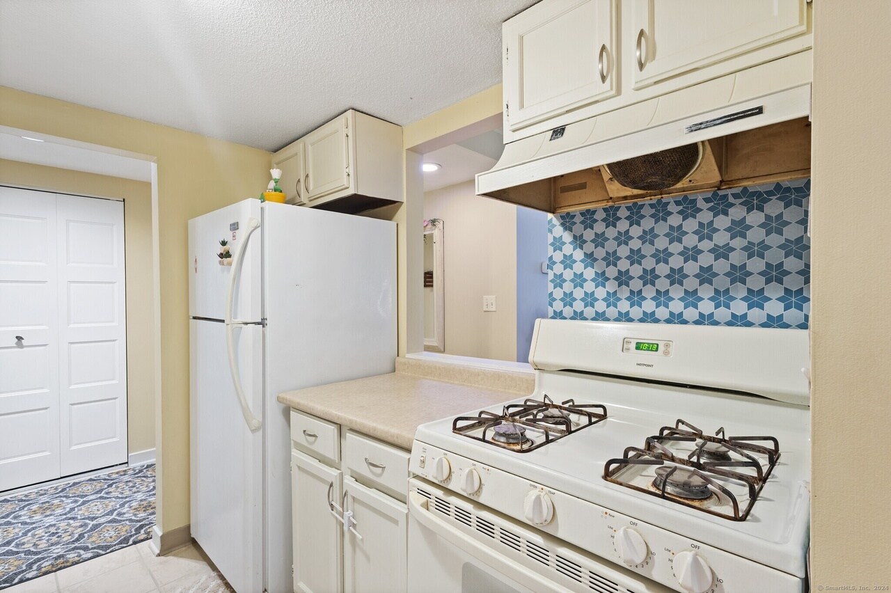 Building Photo - 59 Brookwood Dr