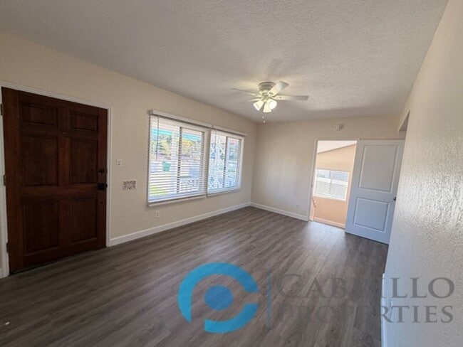 Building Photo - 2412 Chicago St