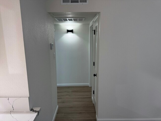 Building Photo - 2118 N Glenn Ave