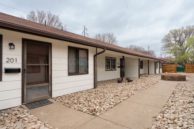 Building Photo - 750 W Dayton Ave