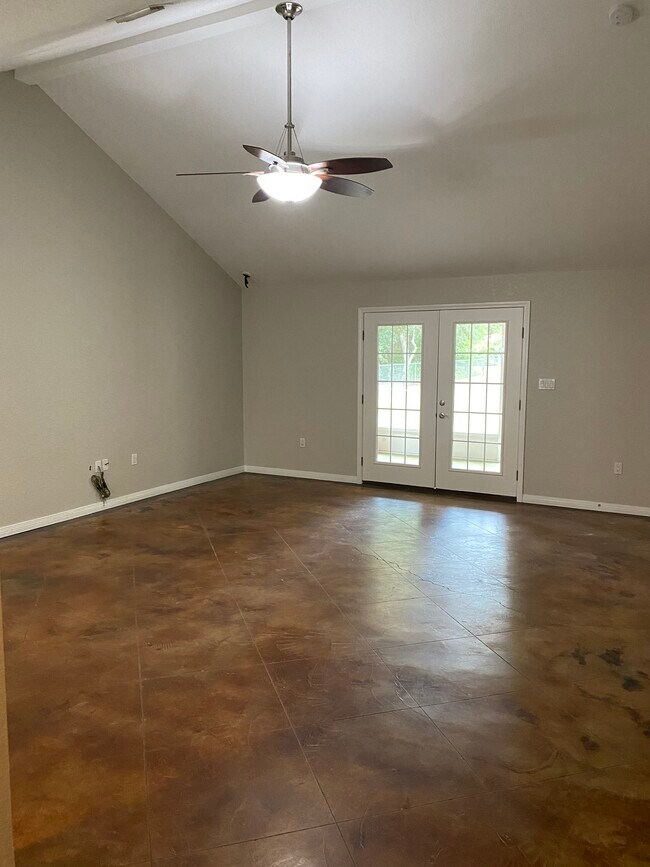 Living RoomL - 25 Willow Ave