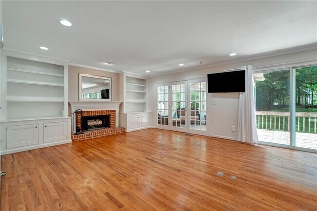 Building Photo - 295 Oakmere Rd
