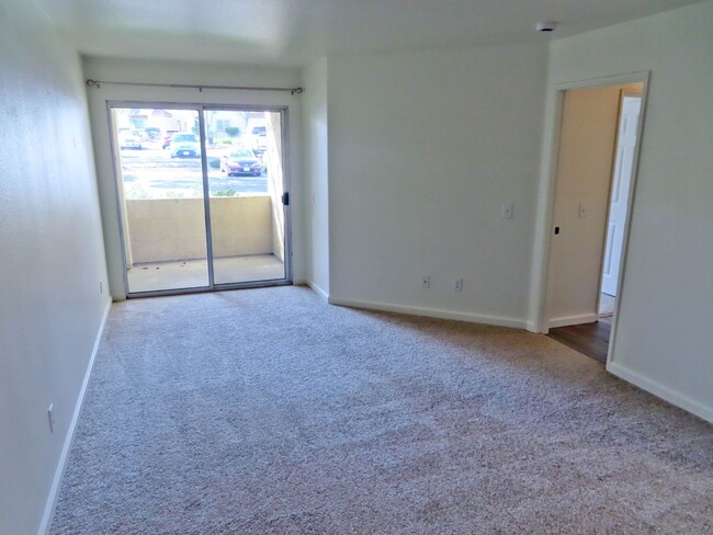 Building Photo - 3 bed, 2 bath Condo in San Diego's Linda V...