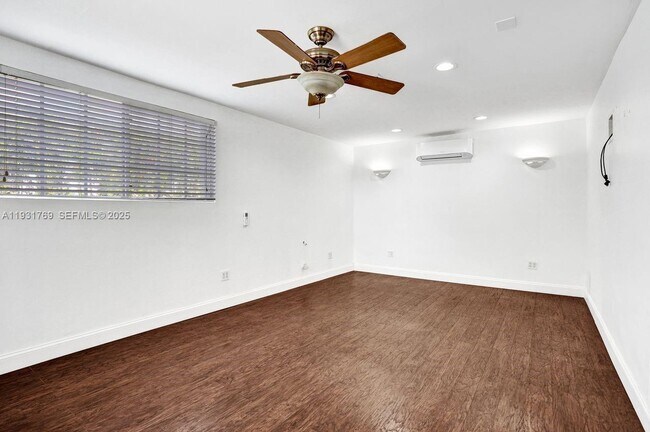 Building Photo - 6871 SW 50th Terrace