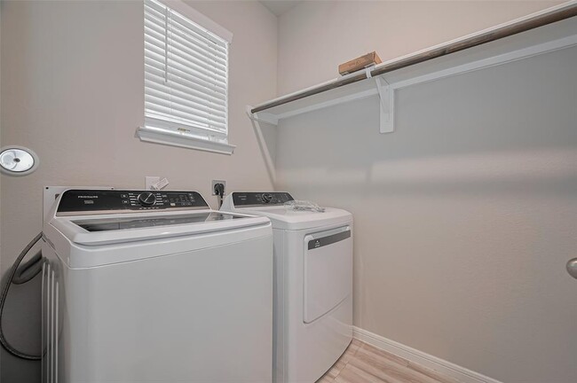 Building Photo - 101 Eliana Shores Dr