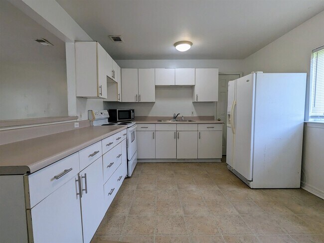 Building Photo - 2407 W Gonzalez St