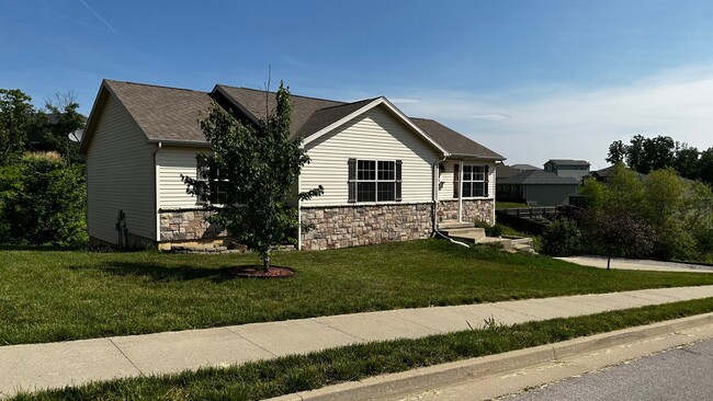 Building Photo - Beauty in Brush Creek