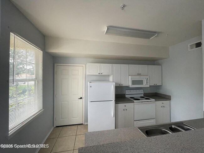 Building Photo - 5692 Star Rush Dr