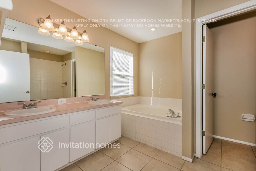 Building Photo - 11914 Lark Song Loop