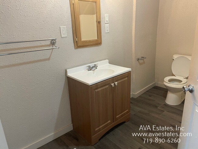 Building Photo - 901 W 17th St